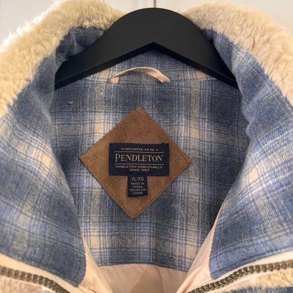 Pendleton Women’s Softshell Fuzzy Full
Zip Sherpa Jacket Beige Heather
Size XL - Picture 7 of 9